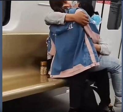 火车上意外邂逅前男友，麻豆传媒精彩剧情再现！