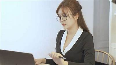 深入麻豆传媒女教师的家庭生活：真实访谈揭示幕后故事